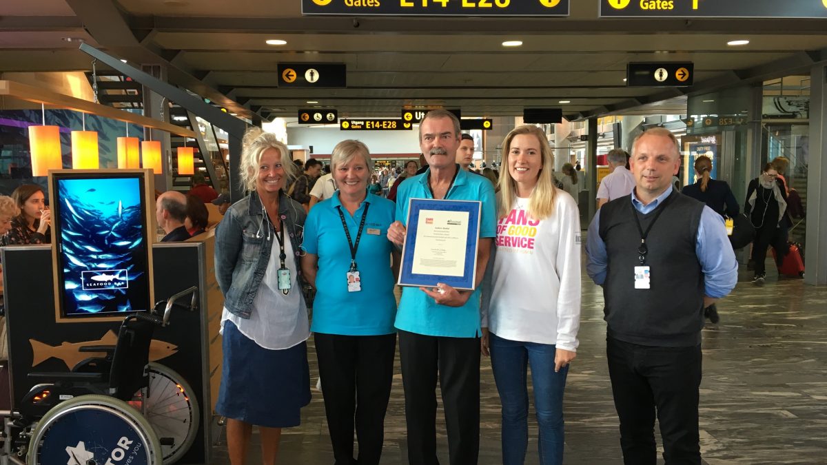 Fans of Good Service på Oslo Lufthavn Gardermoen